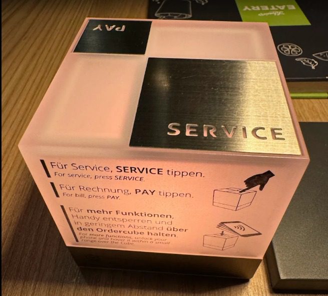 Order Cube im Lehmeier’s Eatery Neumarkt für Service, Getränke und Rechnung per Knopfdruck.